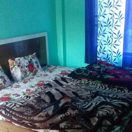 Spot On Sharma'S Kitchen & Home Stay Bajaura Eksteriør billede