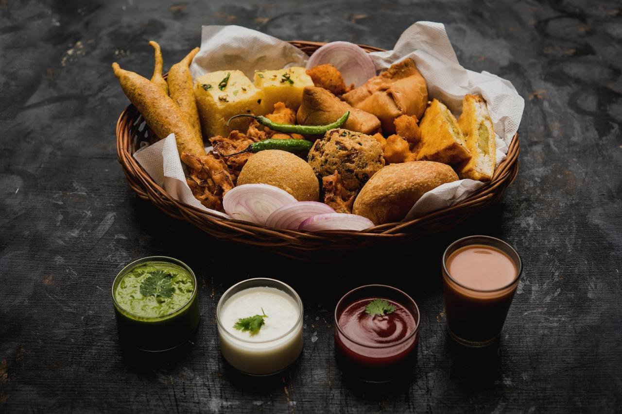 Spot On Sharma'S Kitchen & Home Stay Bajaura Eksteriør billede